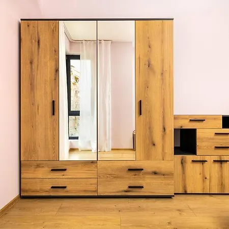 Brand New Modern 1br With Private Parking Included アパート *