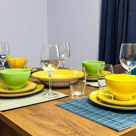 Brand New Modern 1br With Private Parking Included アパート
