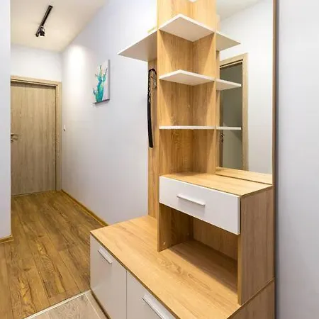 Brand New Modern 1br With Private Parking Included アパート *